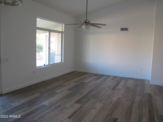 Building Photo - 14506 W Huron Dr