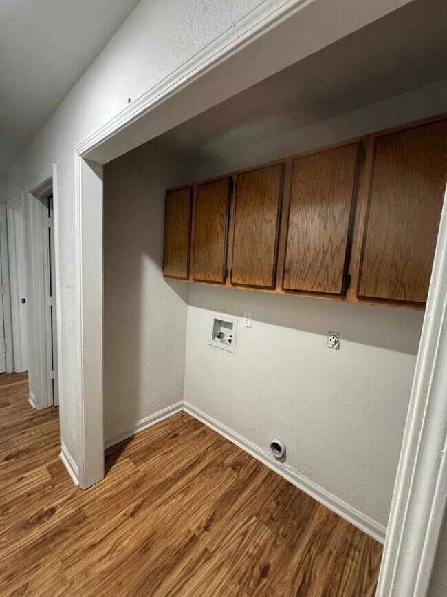 Building Photo - 3/1  apartment in Trumann available now!