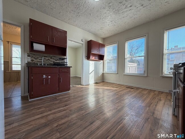 Building Photo - 468 Noble Ave