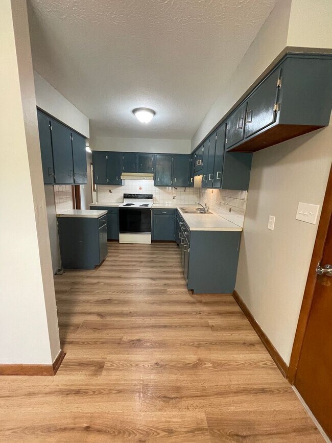 Foto del edificio - Updated 3 bed/1 bath home! With a 1 car ga...