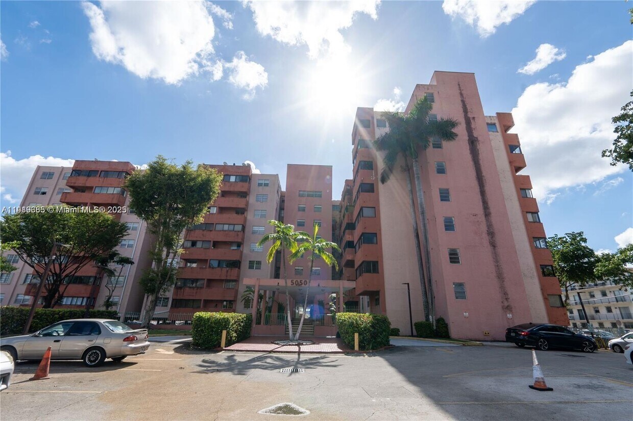 Foto principal - 5050 NW 7th St