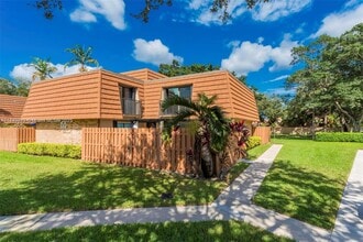 Building Photo - 2551 Camelot Ct