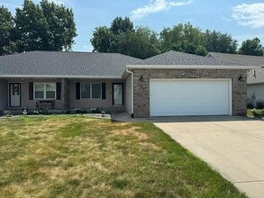Building Photo - 722 Woodridge Dr
