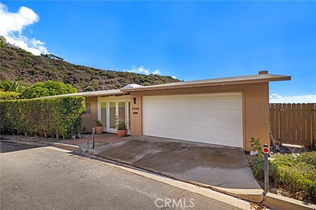 Building Photo - 1220 Anacapa Way