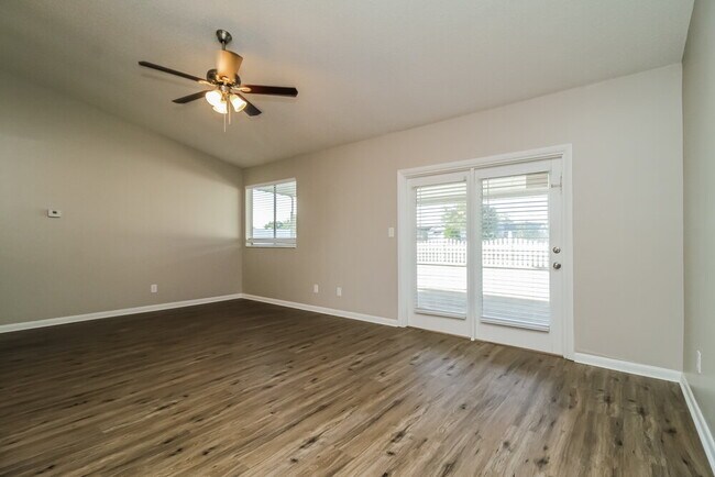 Building Photo - 1533 Colony Ave