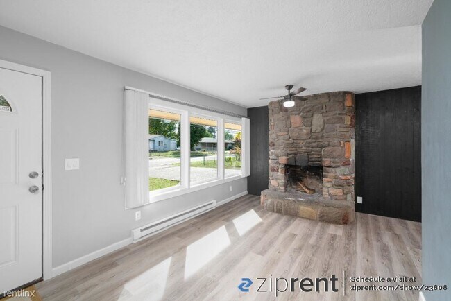 Foto del edificio - 3 br, 2 bath House - 12917 Northeast Holla...