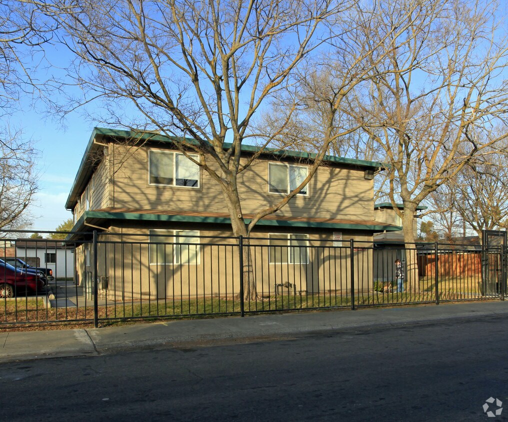 Primary Photo - 5259 Young St