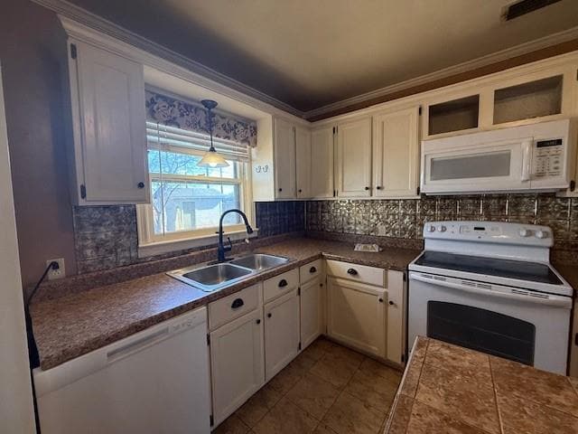 Building Photo - 633 Woodlawn Dr