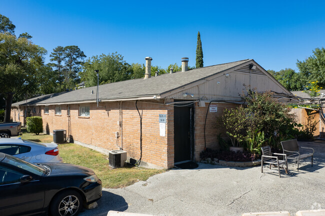 Building Photo - Villagewood Townhomes