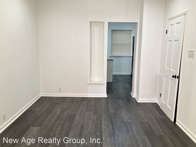 Building Photo - 3 br, 1 bath House - 749 S. Darien Street