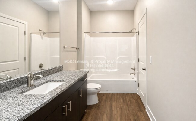 Building Photo - 1 Bedroom Luxury Apartment in the Northland of KCMO