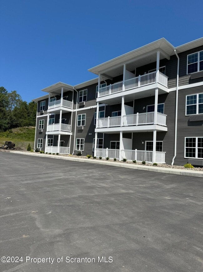 Building Photo - 216 Circle Dr