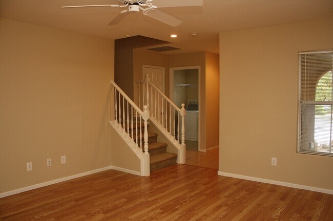 Building Photo - Beautiful 2 Story Home !!!