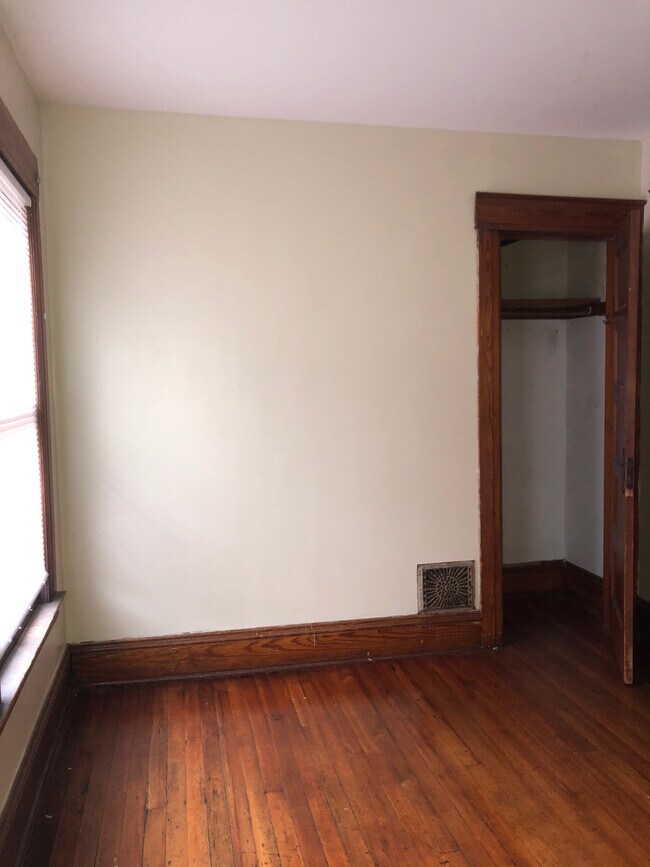 Building Photo - 1600-02 Bellevue Ave