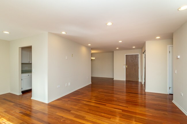 Building Photo - 2200 Bouterse St