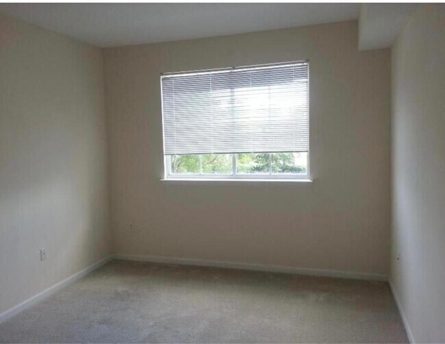 Foto del edificio - 9901 Baywinds Blvd