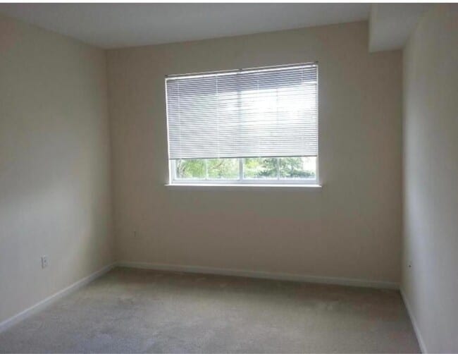 Building Photo - 9901 Baywinds Blvd
