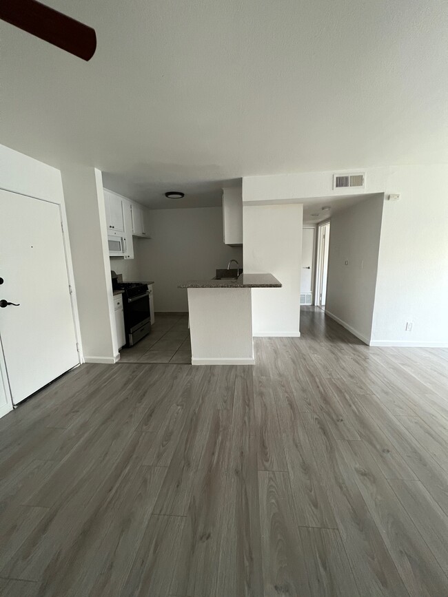 Building Photo - Regency Apartments
