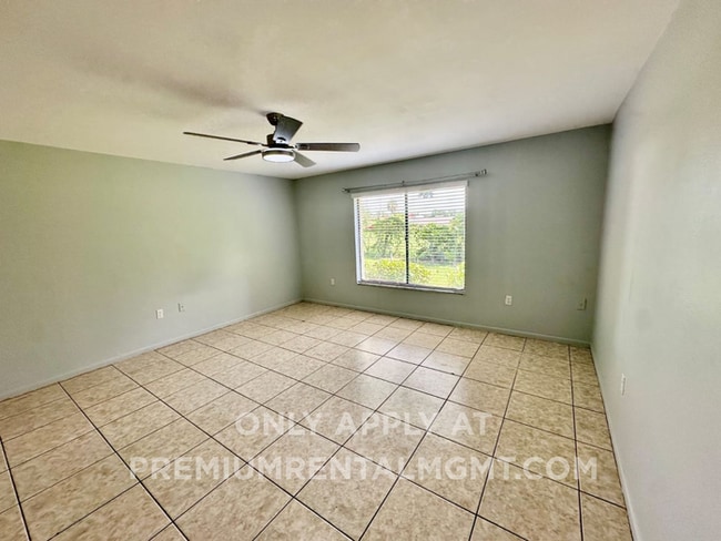 Building Photo - Spacious 2 bedroom on the first level