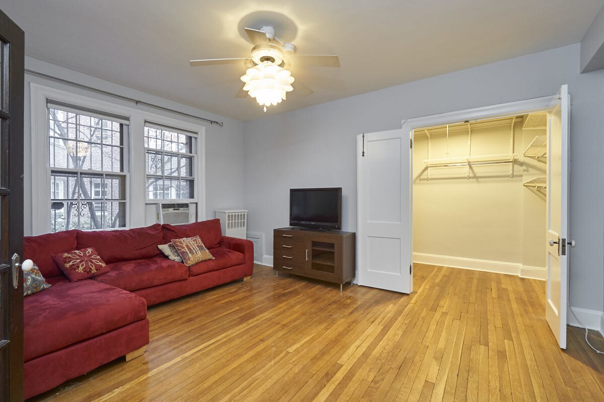 Foto principal - 2707 Adams Mill Rd NW
