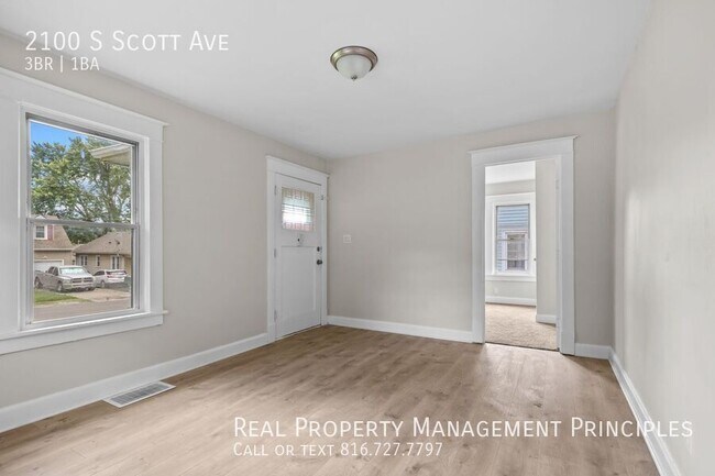 Building Photo - 2100 S Scott Ave