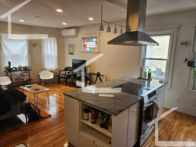 Photo - HOT CAMBRIDGE LISTING!!!!! Apartment