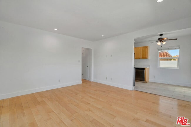 Building Photo - 119 Paloma Ave
