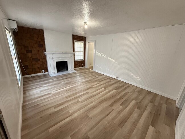 Building Photo - 2304 Ave D