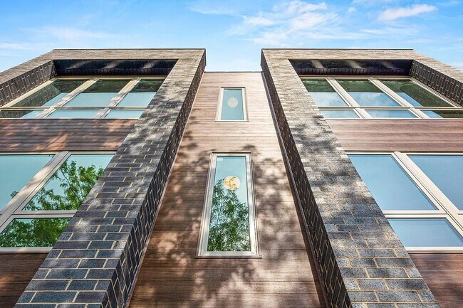 Foto del edificio - 4931 N Kimball Ave