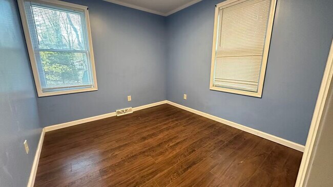 Foto del edificio - 324 Fuller Rd