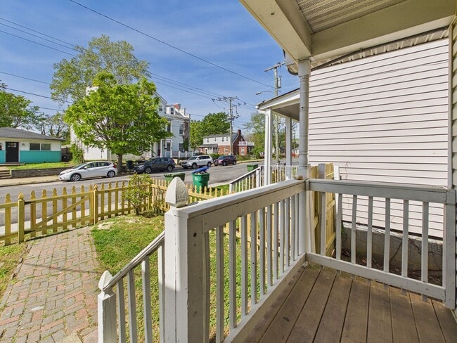 Foto del edificio - 3214 N Street