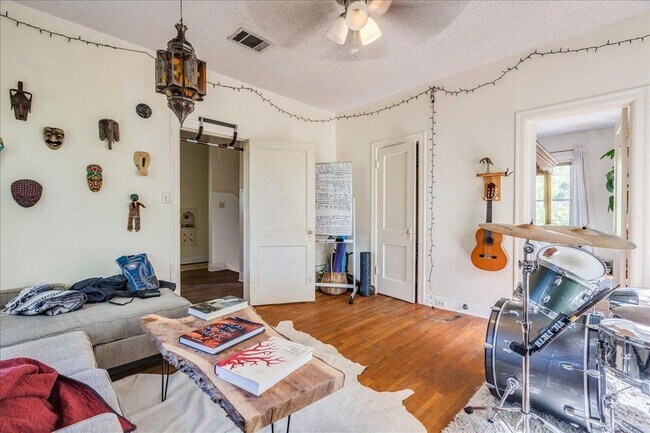 Foto del edificio - 1103 W 22nd St