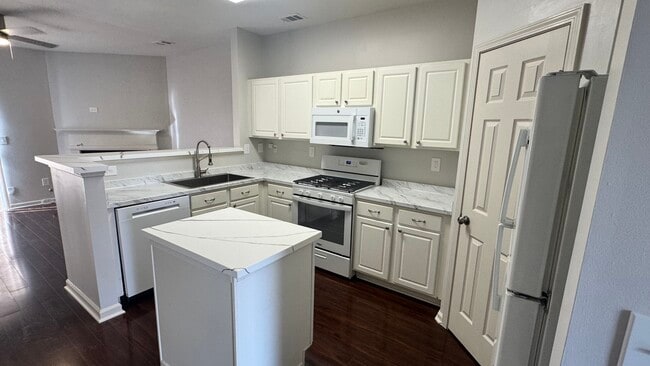 Foto del edificio - 3385 Hidden Cove Cir