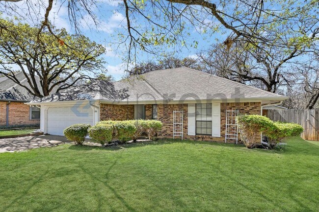 Foto del edificio - 6100 Paradise Dr