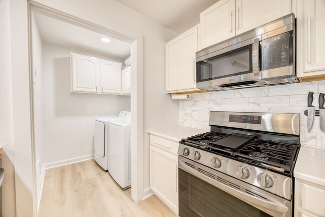 Foto del edificio - 5407 Spring Meadow Rd