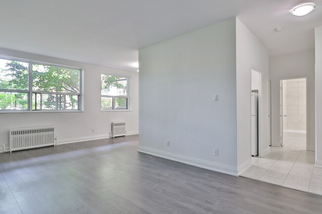 Building Photo - 31 UPPER CANADA DRIVE - 1 BEDROOM