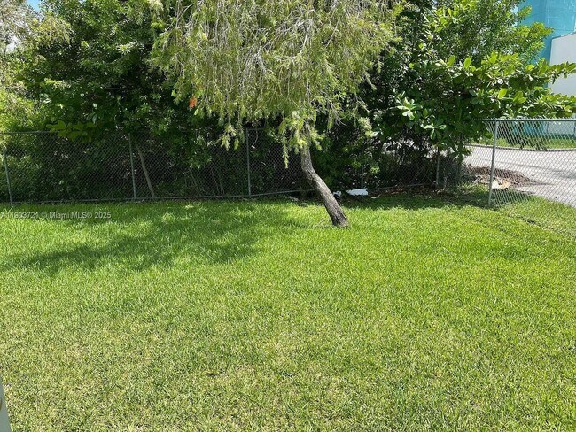 Foto del edificio - 1000 SW 8th St