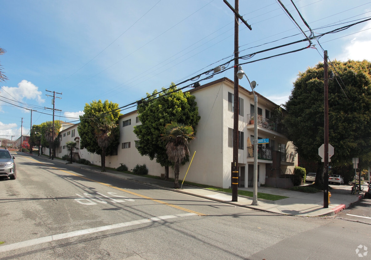 2704 4th St - Casa