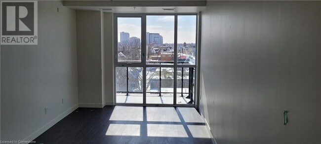 Photo du bâtiment - 128 King St N