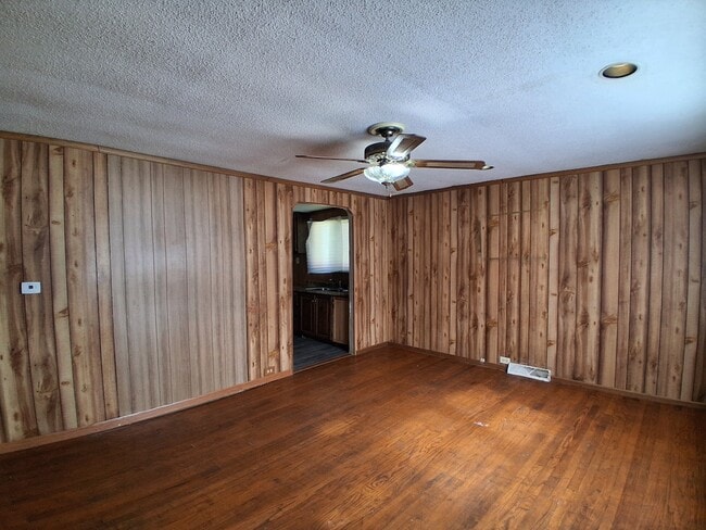 Building Photo - 134 S Griffin St