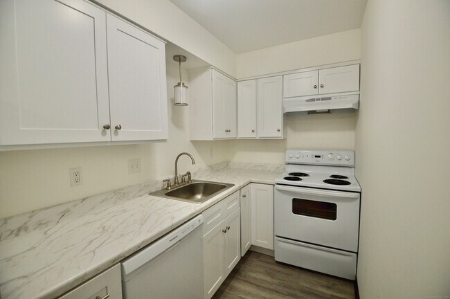 Foto del edificio - 115 Short Beach Rd
