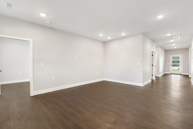 Building Photo - 5955 S Farm Rd 163