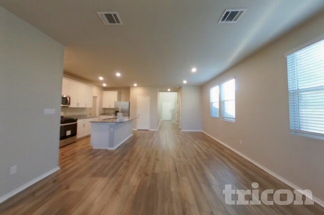 Building Photo - 5308 Saddle Clb Dr