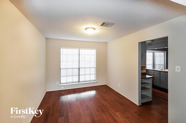 Foto del edificio - 16810 Poplar Hill St