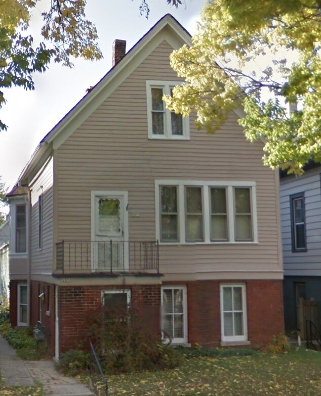 2057 S 15th St Unit Lower, Milwaukee, WI 53204 Room for Rent in