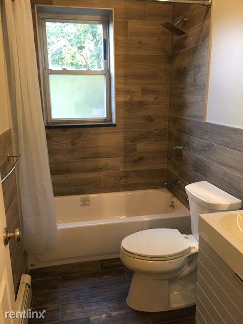 Building Photo - 3 br, 1 bath  - 90 Bristol St Apt 11