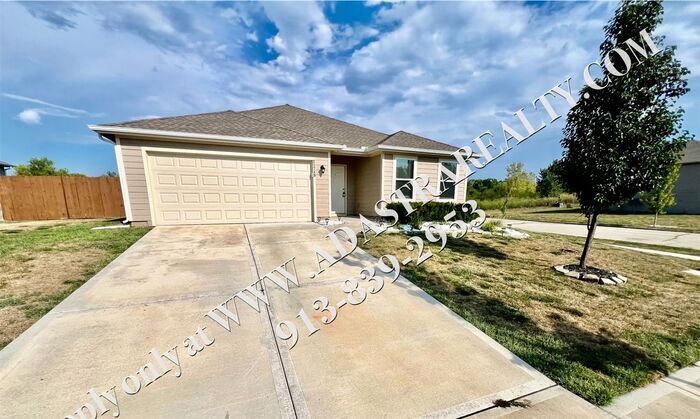 Foto principal - Like New Ranch in Spring Hill-Available in...