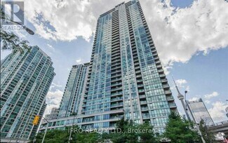 Building Photo - 16 G-2816 Yonge St