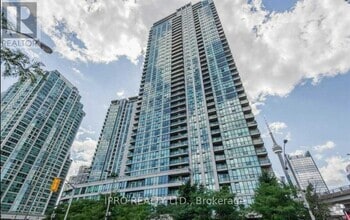 Building Photo - 16 G-2816 Yonge St