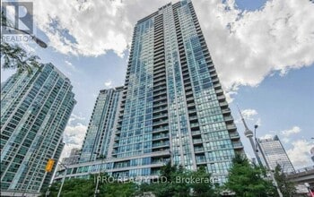 Building Photo - 16 G-2816 Yonge St